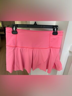 Women's Pink Lululemon skirt. Size 6